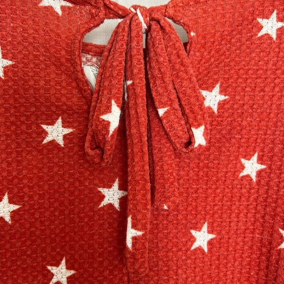 Red Star Print Waffle Knit Top with Tie-Back – Size Small - Picture 6 of 7